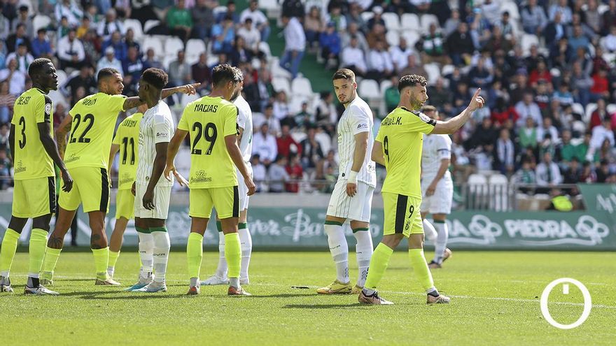 El Córdoba CF frena la sangría defensiva