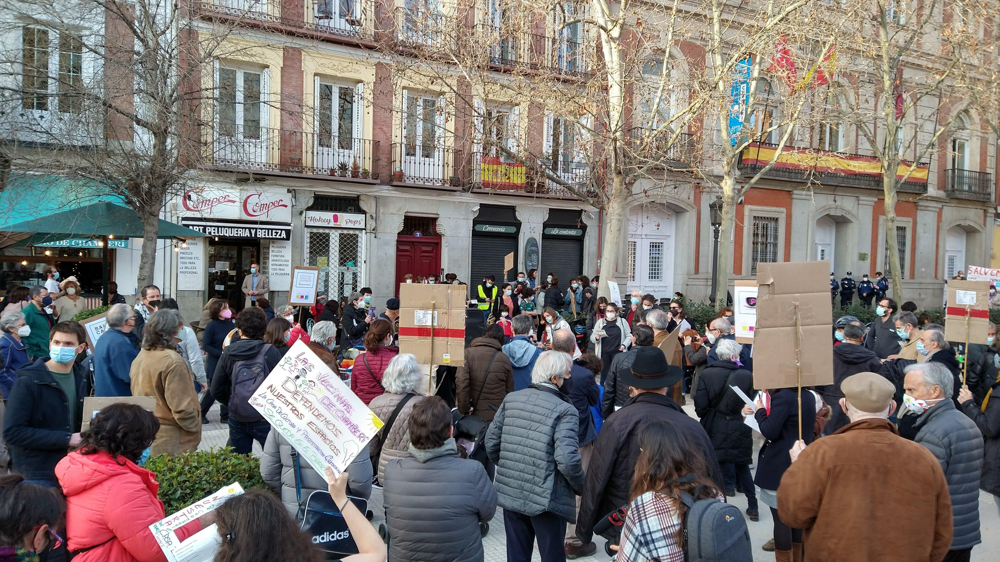 Concentración Casa Cultura - con la Junta de Chamberí al fondo