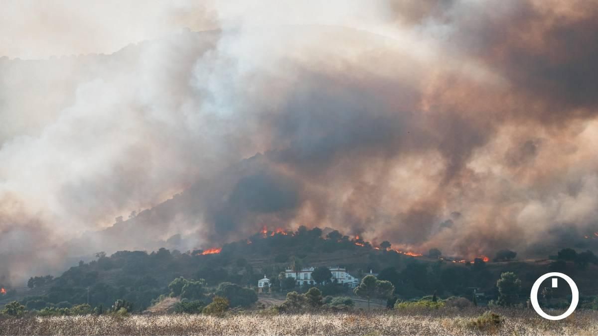 Voluntarios contra el incendio de madrugada: “Nos asustamos, pensamos que el fuego se iba por Las Ermitas”