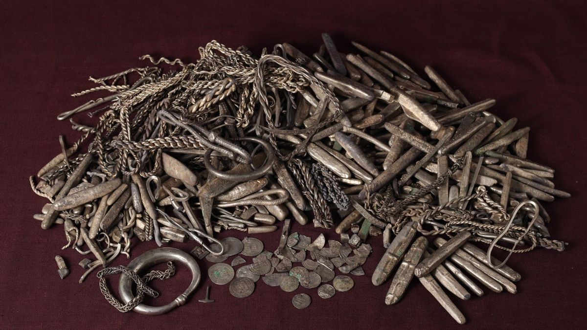 Un jardinero encuentra el mayor tesoro de plata vikingo de Dinamarca