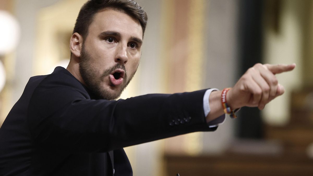El diputado del PSOE Víctor Gutiérrez, durante su intervención en el último pleno ordinario del Congreso este jueves.
