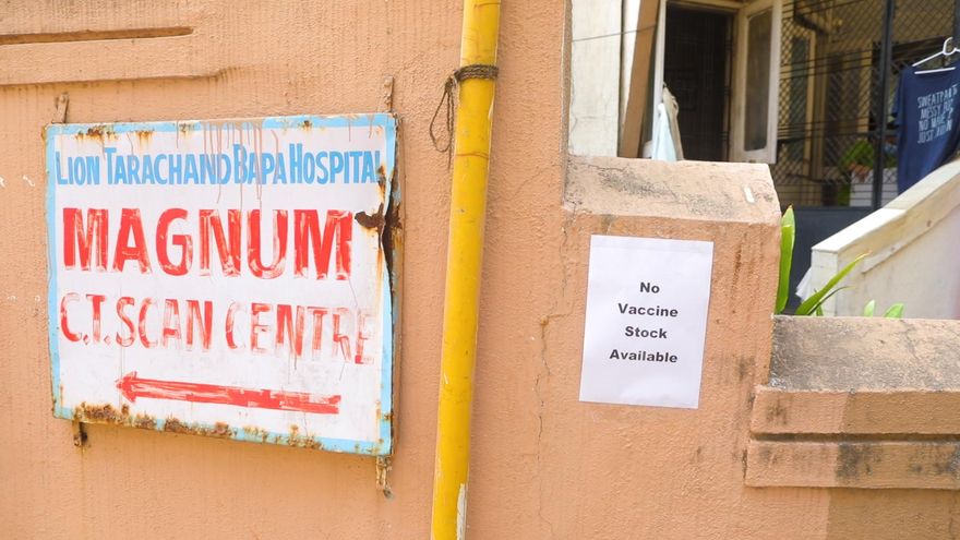 India abre la vacunación contra la COVID a todos los adultos mientras limita la exportación de dosis al resto del mundo