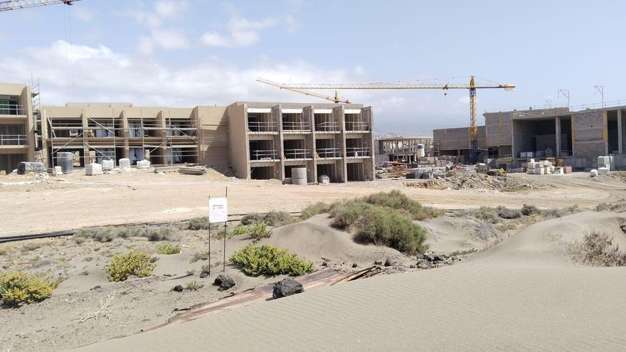 Salvar La Tejita pide al Ayuntamiento que aclare si ha modificado la licencia del polémico hotel en Granadilla de Abona
