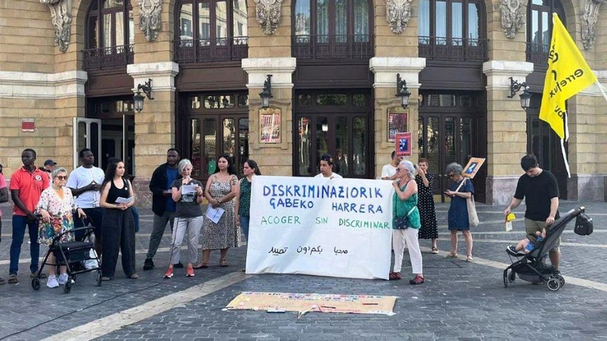 Trabajadores de CEAR en Euskadi denuncian "precariedad" y el cierre de un centro de acogida de 140 migrantes