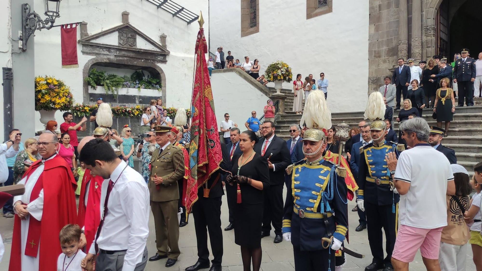 Inicio de la procesión de la Santa Cruz.