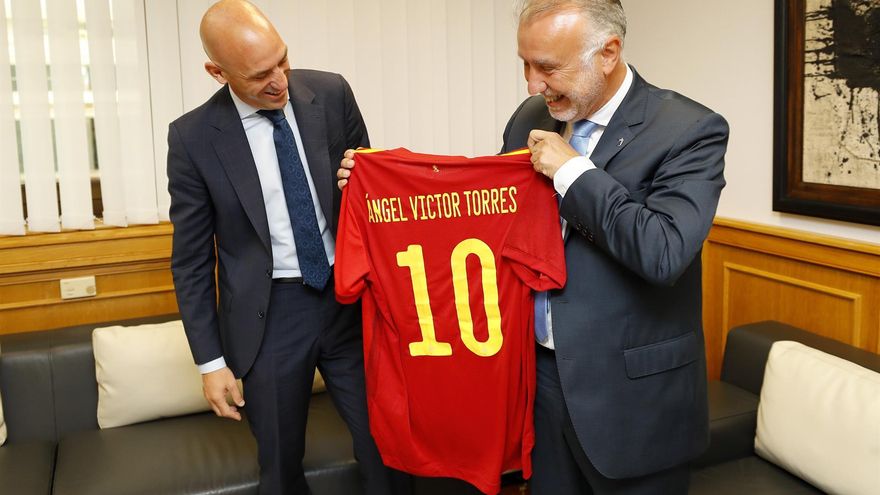 Canarias ofrece apoyo incondicional a Rubiales para ser sede del Mundial 2030