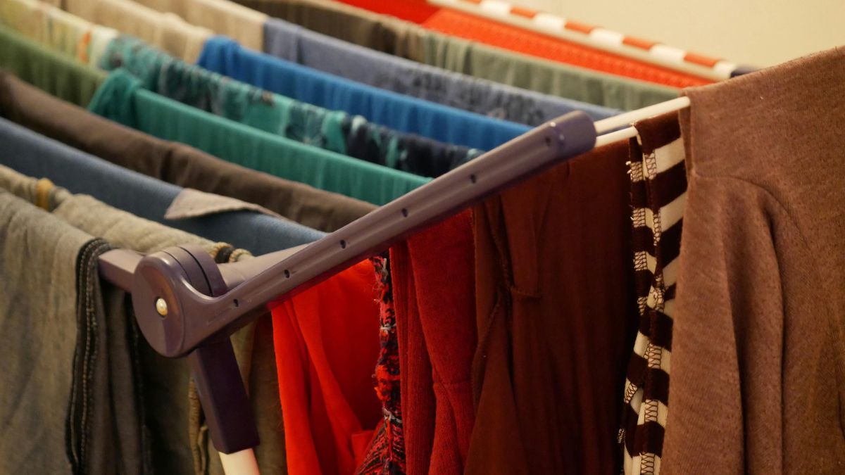 Trucos para evitar el olor a humedad en la ropa al secarla dentro de casa cuando llega el frío