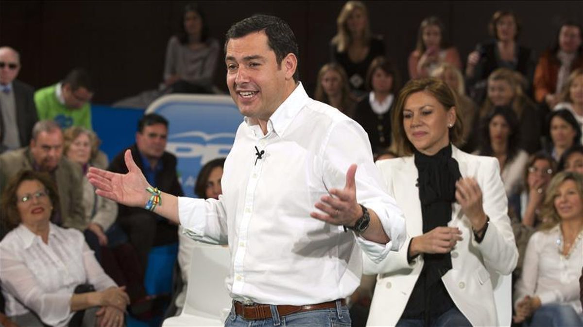 Cospedal ha acompañado este sábado a Juan Manuel Moreno en un acto de campaña en Sevilla. \ Efe