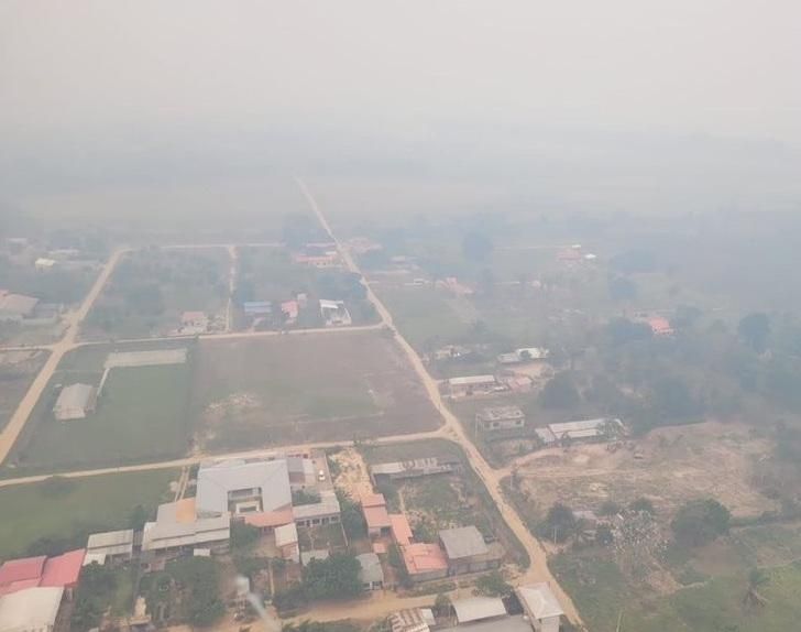 El humo de los incendios forestales es 10 veces más nocivo que las emisiones que genera el tráfico vehicular. Foto: Ministerio de Defensa de Bolivia
