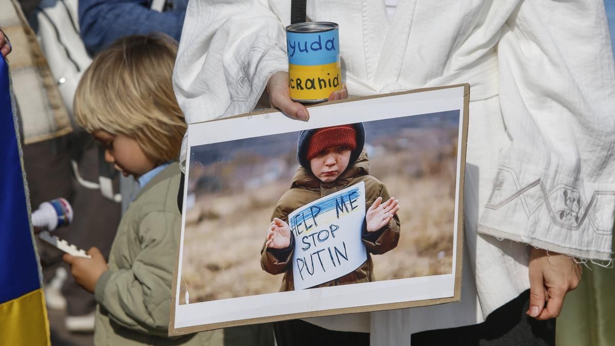 Manifestación y marcha solidaria en favor del pueblo ucraniano