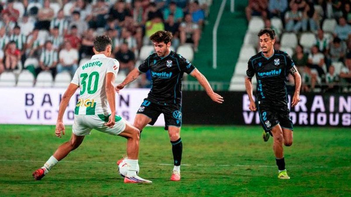 El Tenerife, desabrochado, se gana una derrota en Córdoba