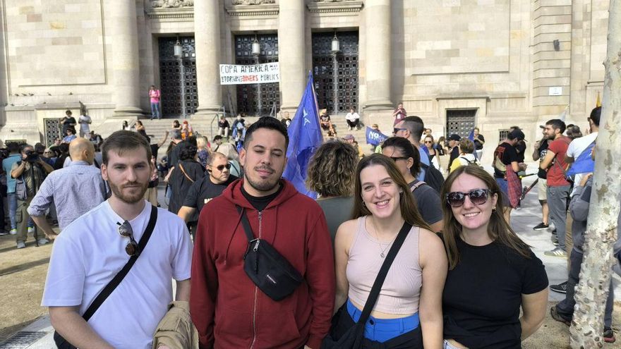 Inquilinos acuden a la marcha de Barcelona contra la Copa América