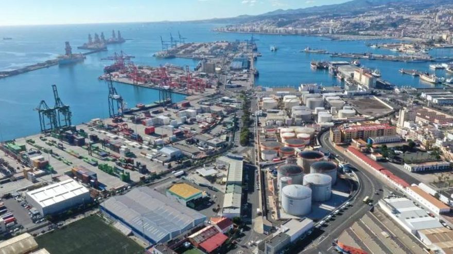 Un "atentado a la salud pública" o una bendición para el puerto: las dudas sobre la polémica planta de gas en Las Palmas