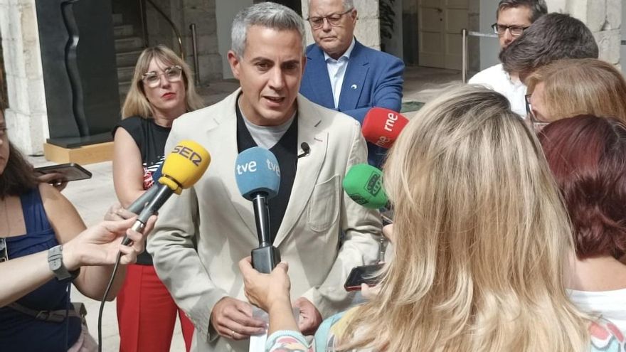 Declaraciones del secretario general del PSOE de Cantabria y portavoz del grupo parlamentario socialista, Pablo Zuloaga