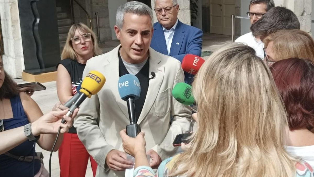 Declaraciones del secretario general del PSOE de Cantabria y portavoz del grupo parlamentario socialista, Pablo Zuloaga
