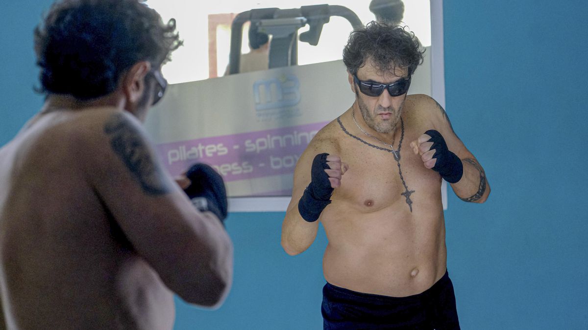El boxeador José Peña en el gimnasio M3 Fitness, de Camas, Sevilla.