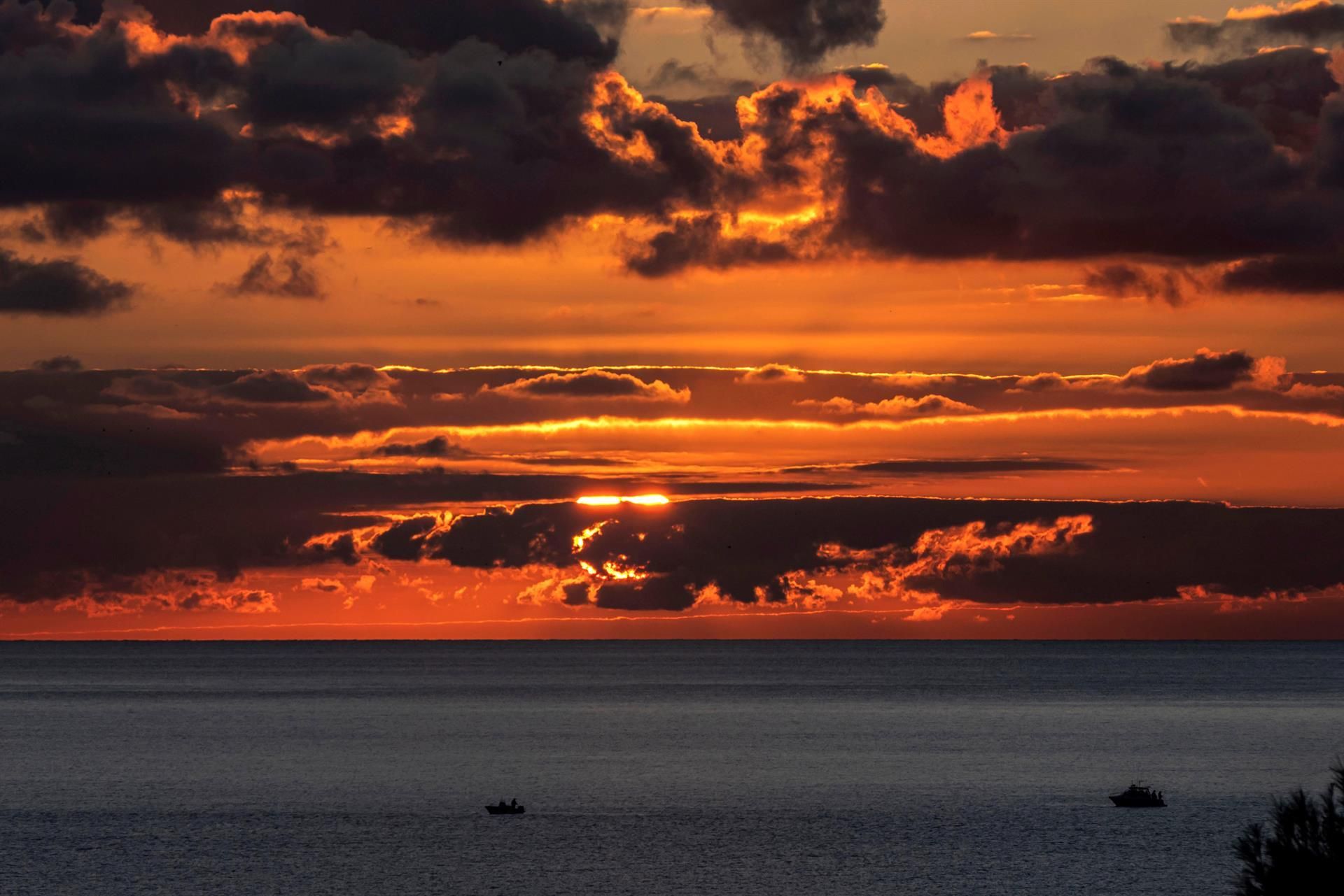 Imagen de archivo de una puesta de sol en Andratx (Mallorca)