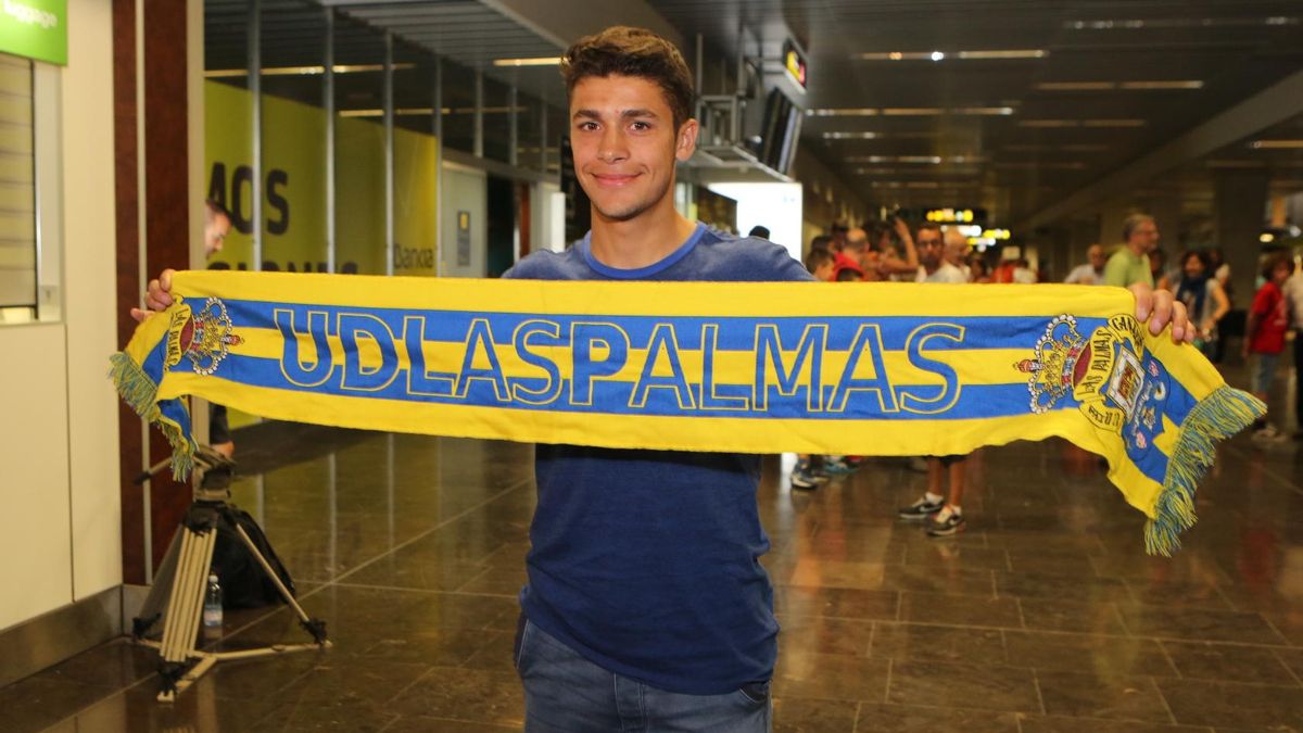 La llegada de Mateo García al aeropuerto de Gran Canaria