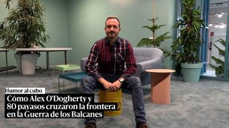 Cómo Alex O'Dogherty y 80 payasos cruzaron la frontera en la Guerra de los Balcanes