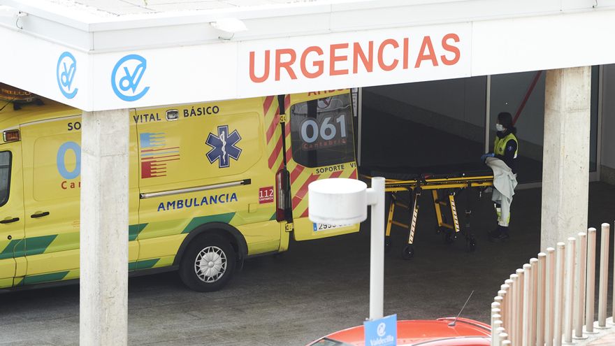 Archivo - Aparcamiento de Urgencias del Hospital Universitario Marqués de Valdecilla.