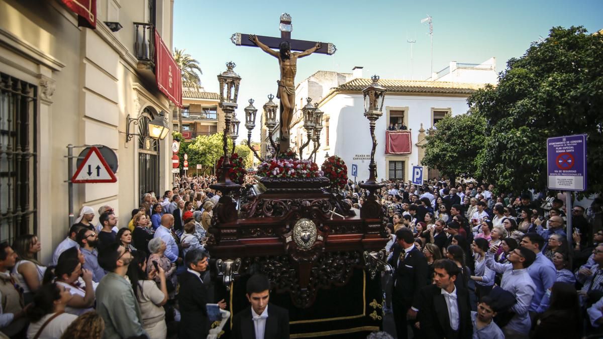 Procesión de la Hermandad de Los Dolores, en imágenes