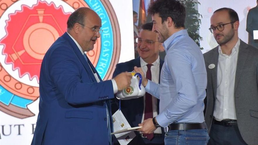 Entrega de los broches gastronómicos