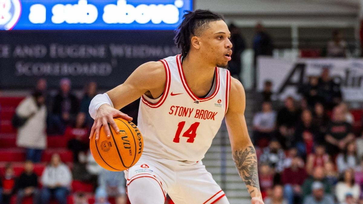 Tyler Stephenson-Moore, durante un partido con Stony Brook
