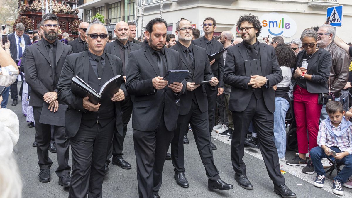 El grupo vocal 'De Profundis' acompaña al Cristo de los Negritos
