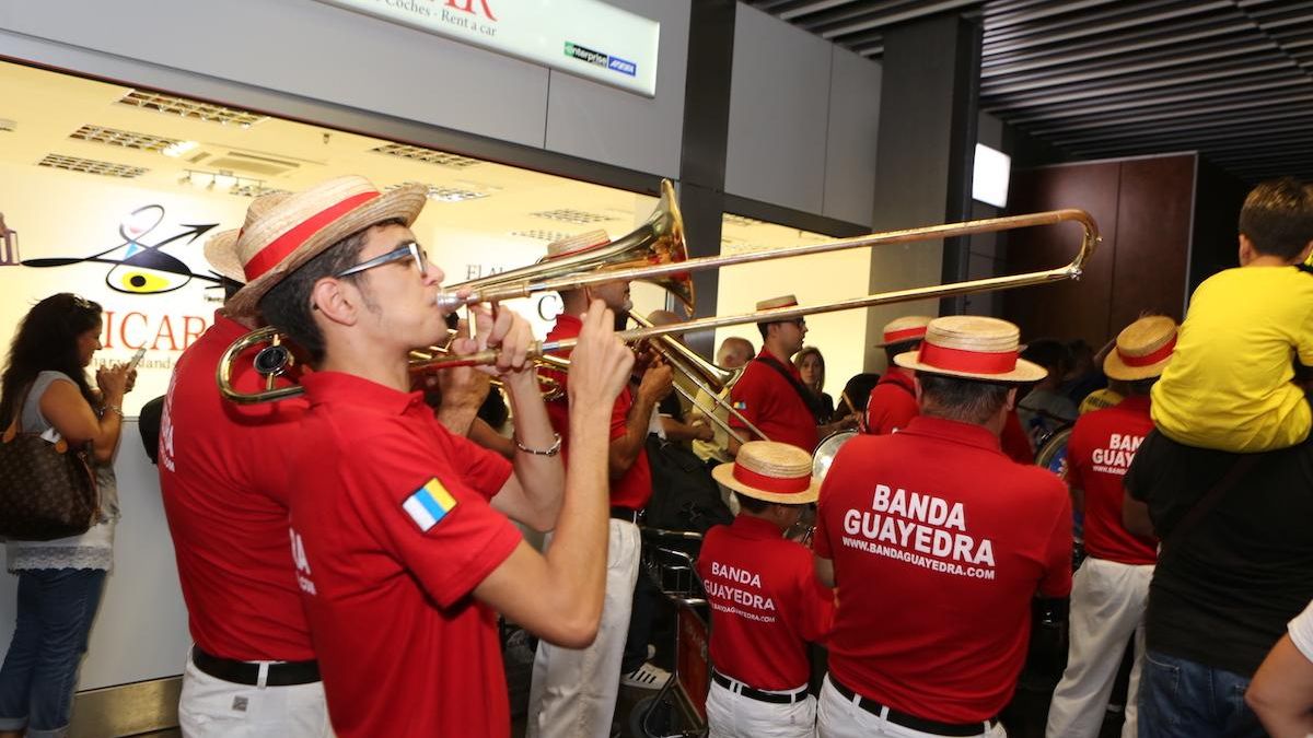 Caluroso recibimiento al 'Granca' como supercampeón