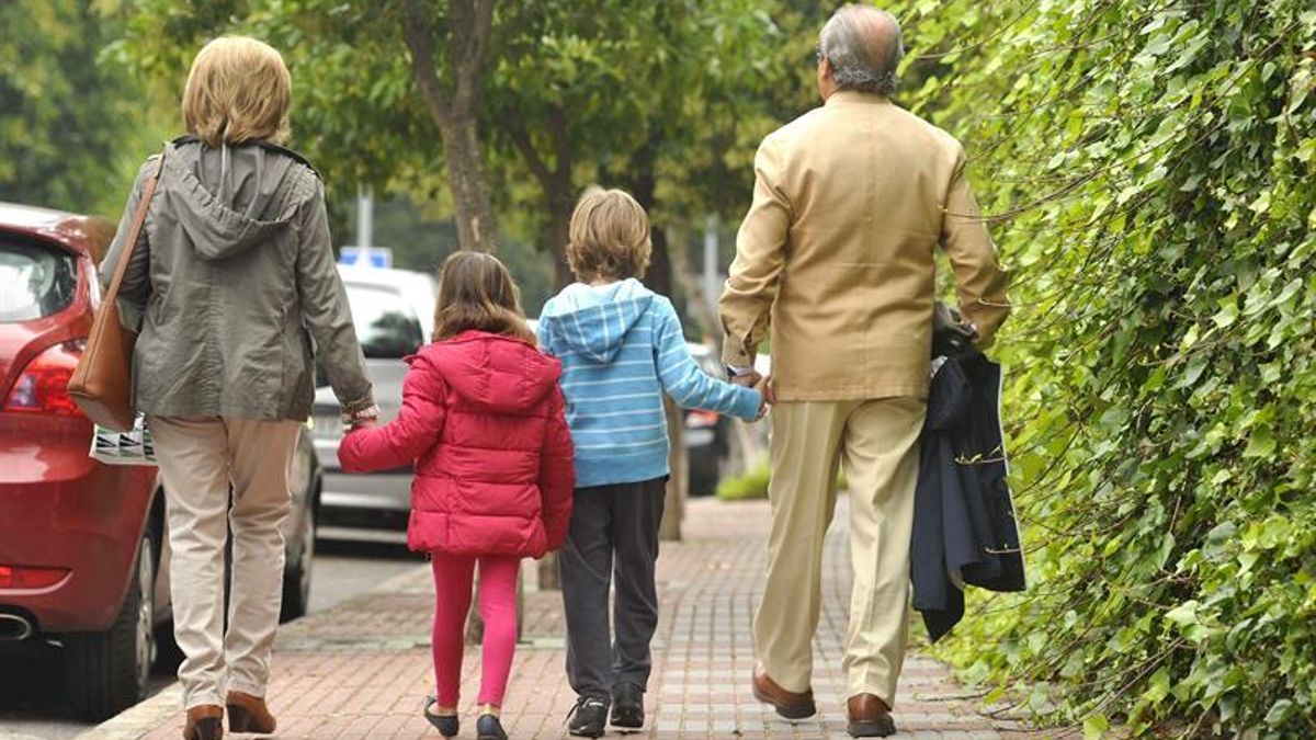 No se conoce tanto su existencia, pero también se celebra el Día de los abuelos y en España es en julio