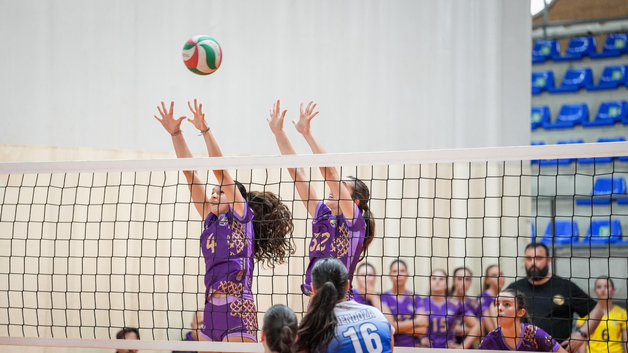El mejor voleibol andaluz ya deja su huella en Córdoba