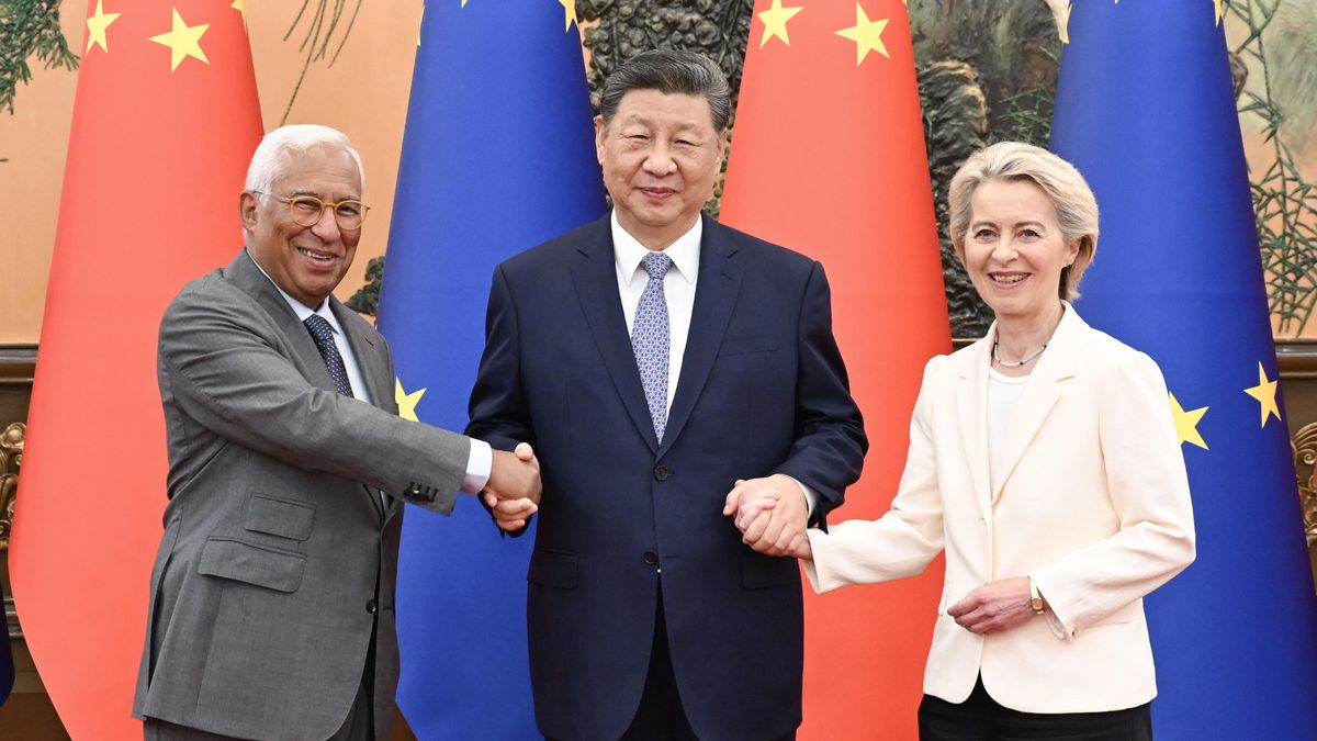 La UE pide a China reequilibrar su relación en una cumbre fría y marcada por la guerra comercial de Trump