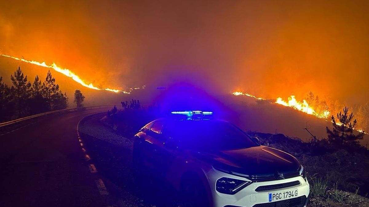 Las imágenes del fuego que arrasa Las Hurdes y Sierra de Gata