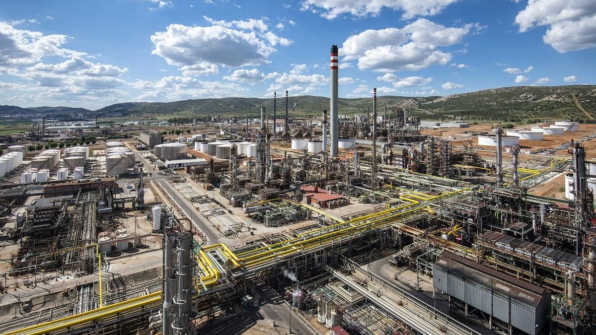 Manzanares y Puertollano tendrán plantas para reciclar plásticos de la refinería y del sector agrario