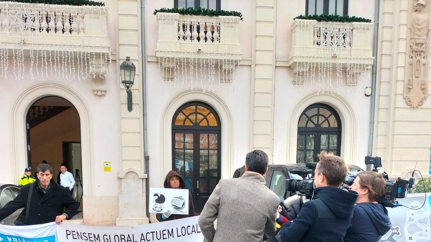 La plataforma vecinal opositora a la ampliación del Puerto de València advierte: "Será otro Castor, tocará indemnizar a MSC"