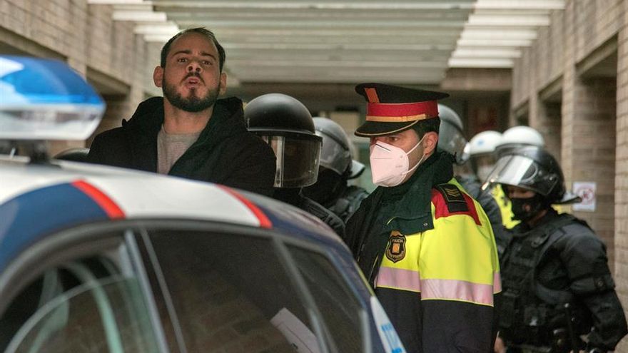 Los Mossos detienen al rapero Pablo Hasel para que entre en prisión