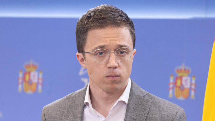 El portavoz de Sumar en el Congreso, Iñigo Errejón, ofrece una rueda de prensa, en el Congreso de los Diputados, a 21 de marzo de 2024, en Madrid (España).