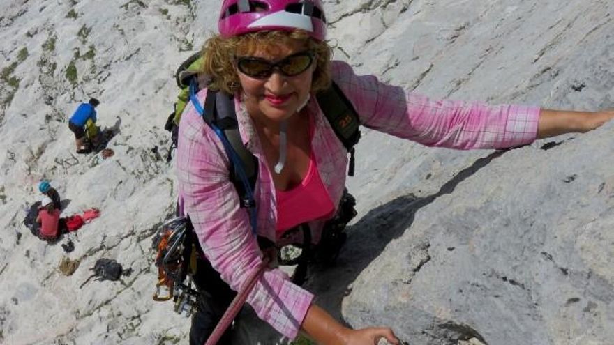 Ana Isabel en la pared sur del Naranjo de Bulnes