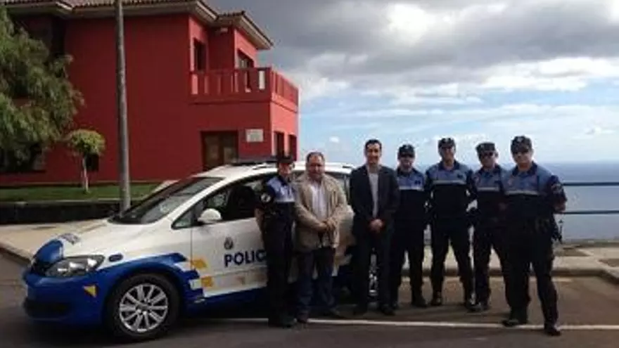VOLKSWAGEN Golf Plus (2013) policia canarias breña baja police canary