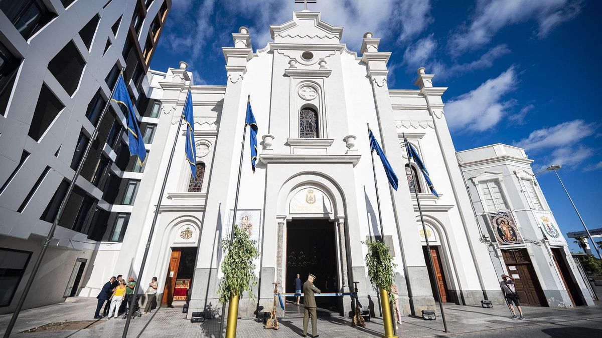 La Iglesia de La Luz en La Isleta muestra su "rostro más radiante" tras la rehabilitación de su fachada