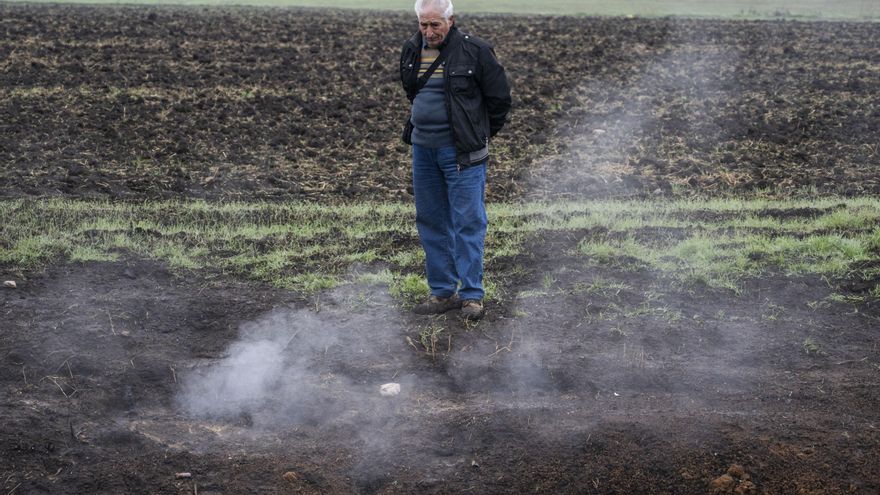 Vuelve a arder la turba en el cauce del río Guadiana, cerca de Las Tablas de Daimiel