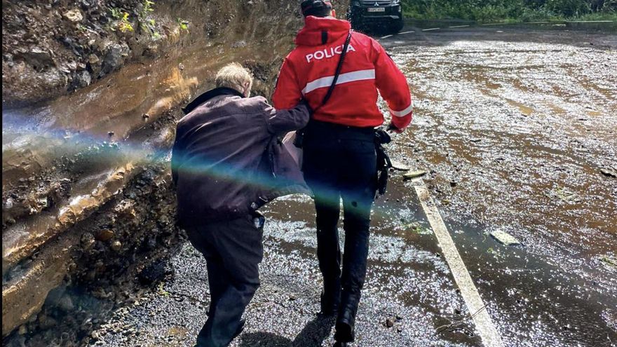 El hombre rescatado en Gáldar (POLICÍA CANARIA)