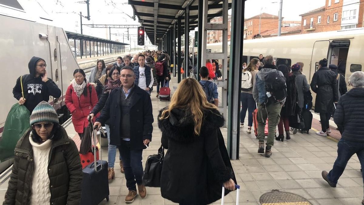 Zuloaga dice que Renfe adapta su oferta a la evolución de la demanda con el objetivo de recuperar todos los servicios