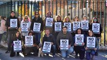 Protesta ante la sede de Caja Rural Castilla-La Mancha