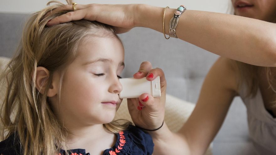 Protección solar en barra para lunares y manchas: ¿es más o menos efectiva que las cremas?