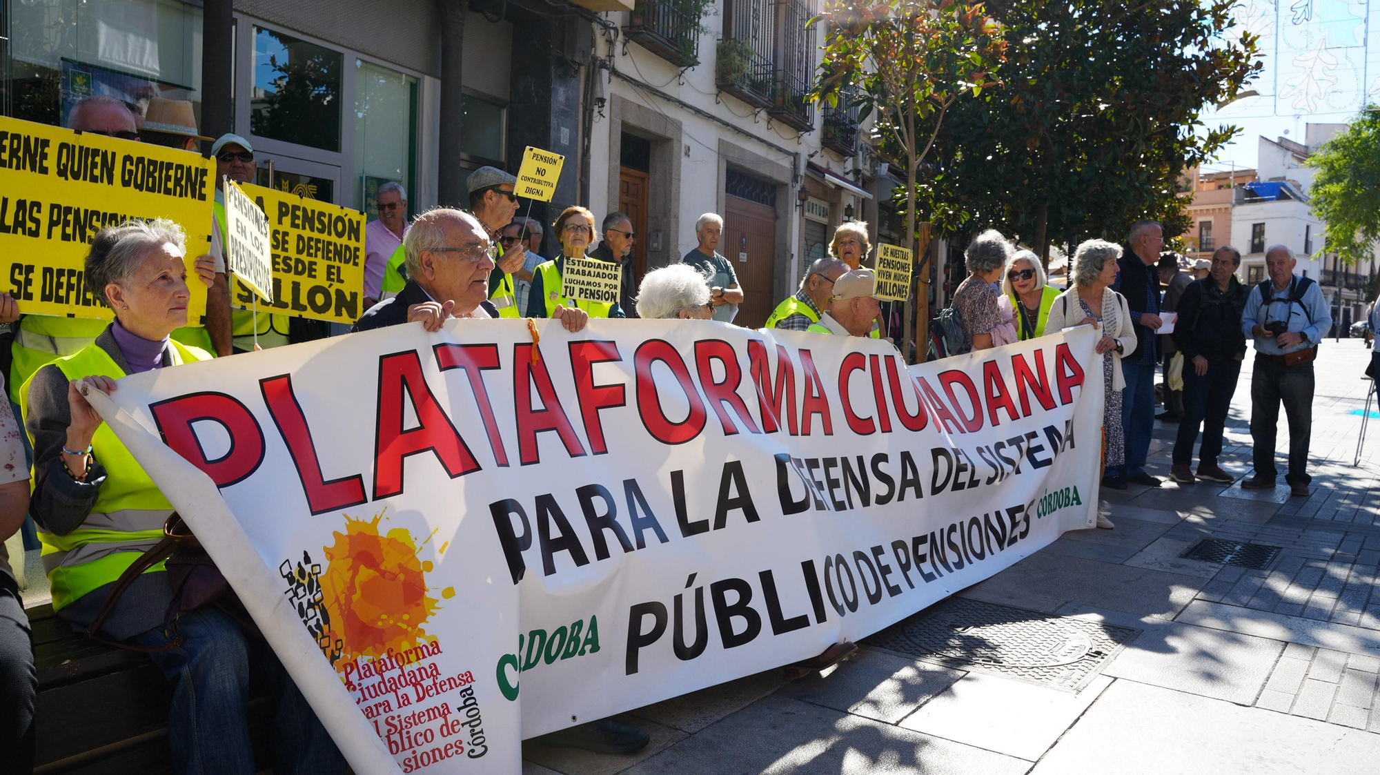 La Plataforma Ciudadana de Córdoba por las Pensiones se concentra frente al Ayuntamiento