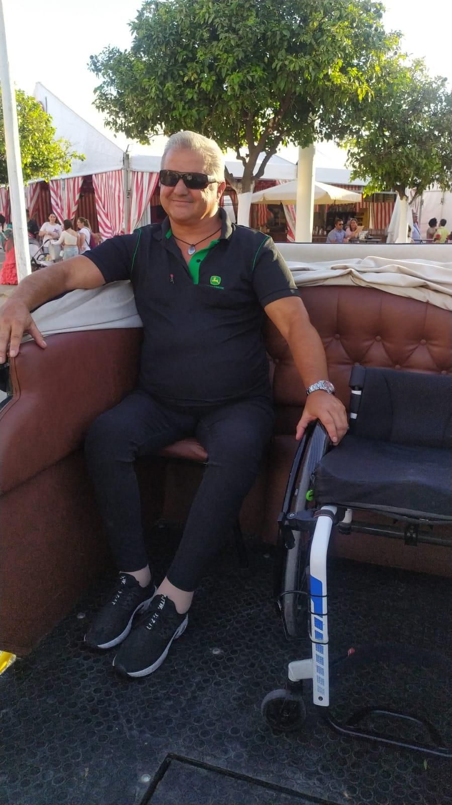 Rafael López Ordóñez es otro de los marcheneros que ha hecho uso del coche de caballos adaptado 