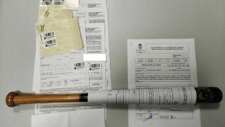 El bate de béisbol requisado por la Policía Local de San Andrés del Rabanedo.