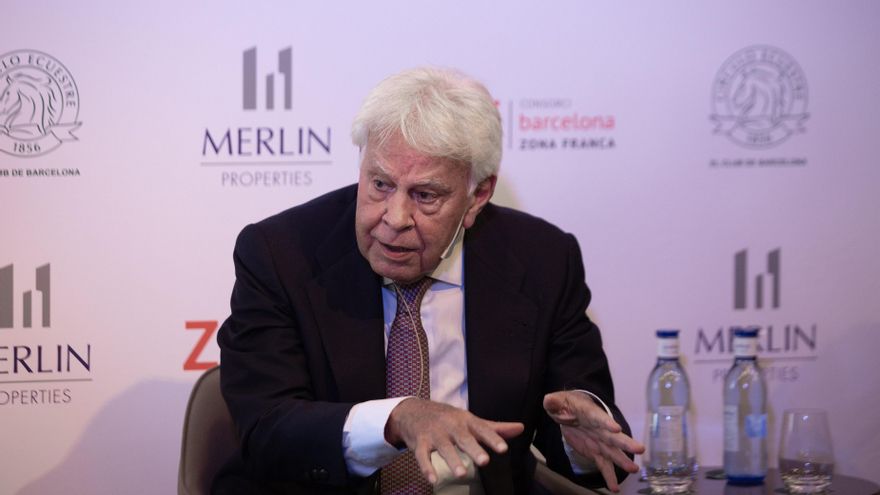 El expresidente del Gobierno Felipe González en un coloquio en el Círculo Ecuestre de Barcelona.