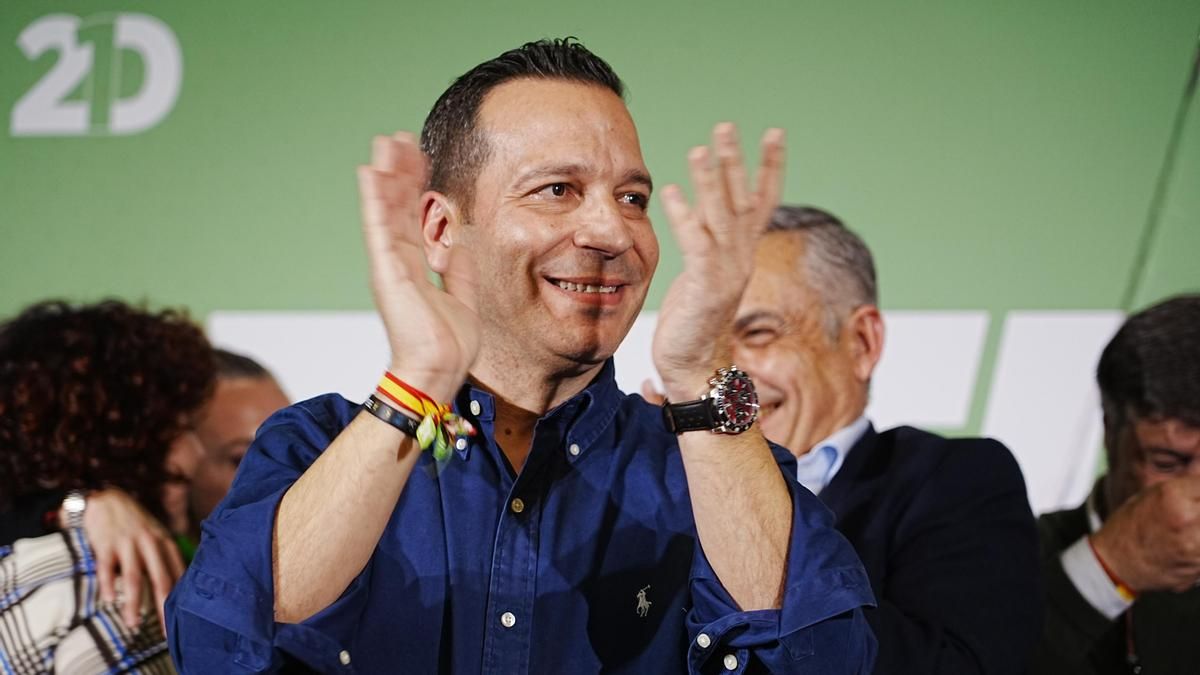 Vox quiere controlar Agricultura, Industria y Educación en el nuevo Gobierno de Guardiola en Extremadura